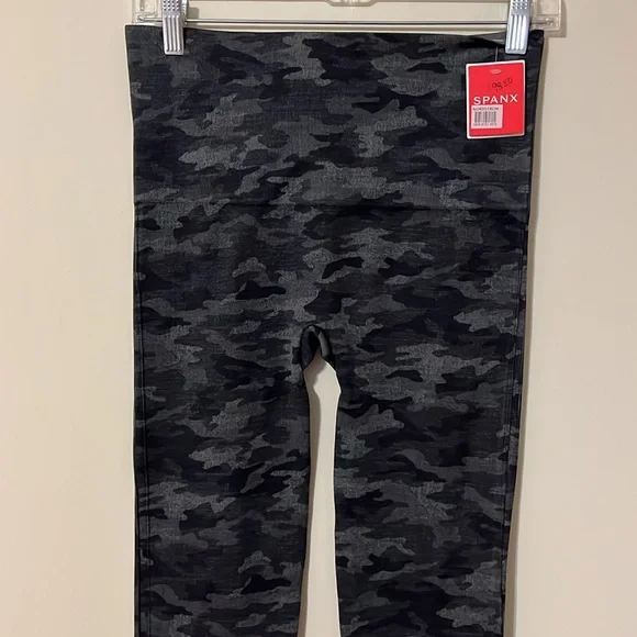 NWT SPANX Camouflage Print Leggings - Picture 4 of 8